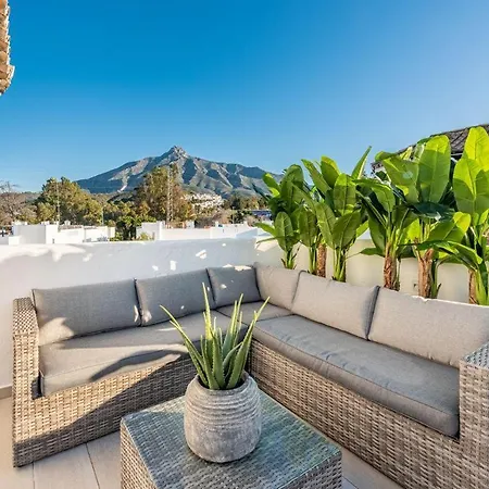 Naranjos New Scandinavian Style Duplex Penthouse Within Walking Distance To Puerto Banus Apartamento Marbella
