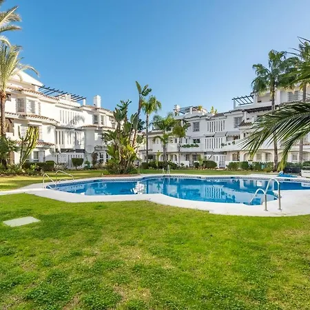 Naranjos New Scandinavian Style Duplex Penthouse Within Walking Distance To Puerto Banus Apartamento